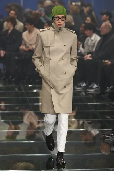Look 19